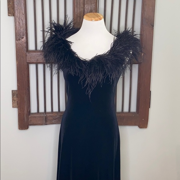 Jeffrey & Dara by Tom Barra Dresses & Skirts - JEFFREY & DARA PETITE BLACK OSTRICH VELVET GOWN 6P